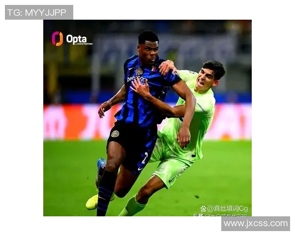 国外足球明星化身路人展现真实生活瞬间引发热议